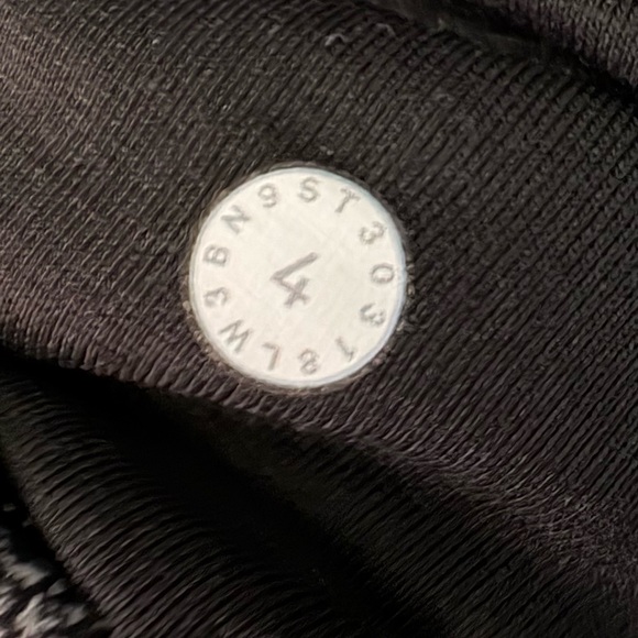 Lululemon Cypress Kiss 1/2 Zip- Rush Jacquard Black White Size 4 💪🏻🖤✨ - Picture 8 of 8
